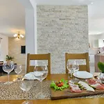 Marinic Comfortable Villa Zára