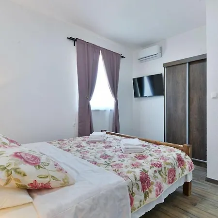Marinic Comfortable Villa *