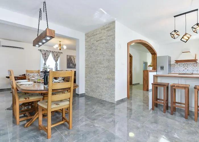 Marinic Comfortable *